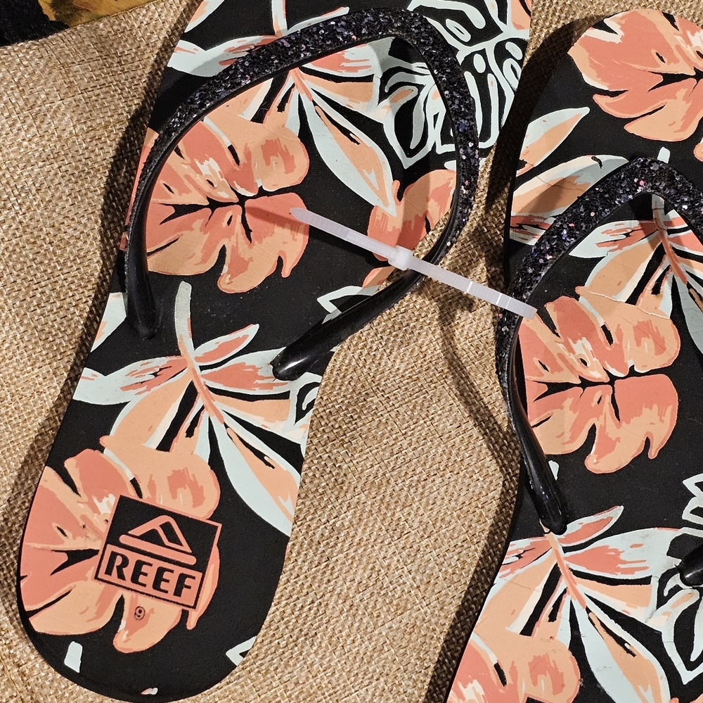 Reef slippers size 9 - Picture 6 of 8